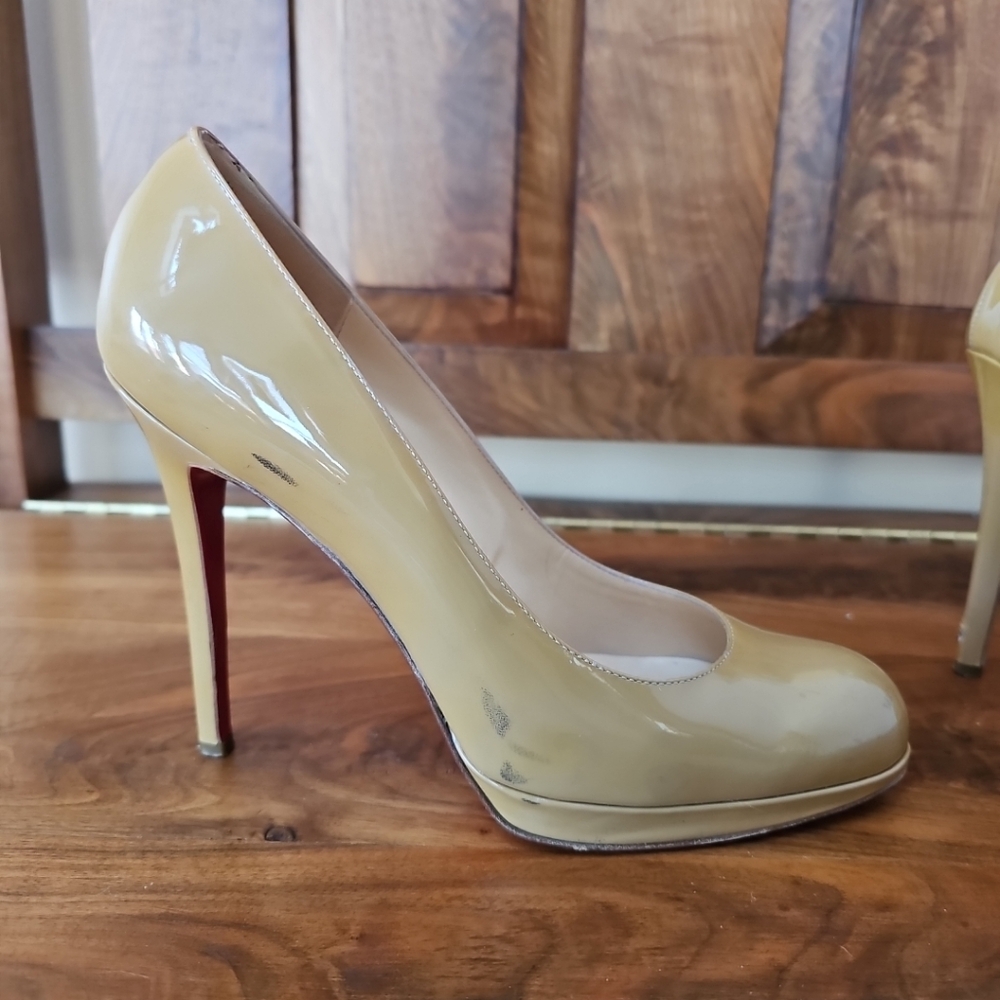 Christian Louboutin Women's Beige Patent Leather Pumps - Picture 5 of 8